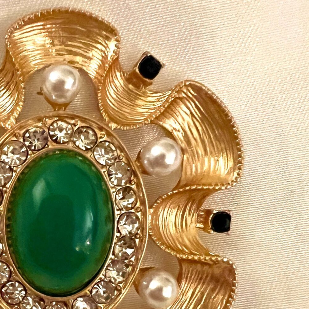 🧷Vintage Baroque-Style Brooch on Gold-Tone Metal - Pearl, Gold, Stones, Jade - Picture 5 of 5
